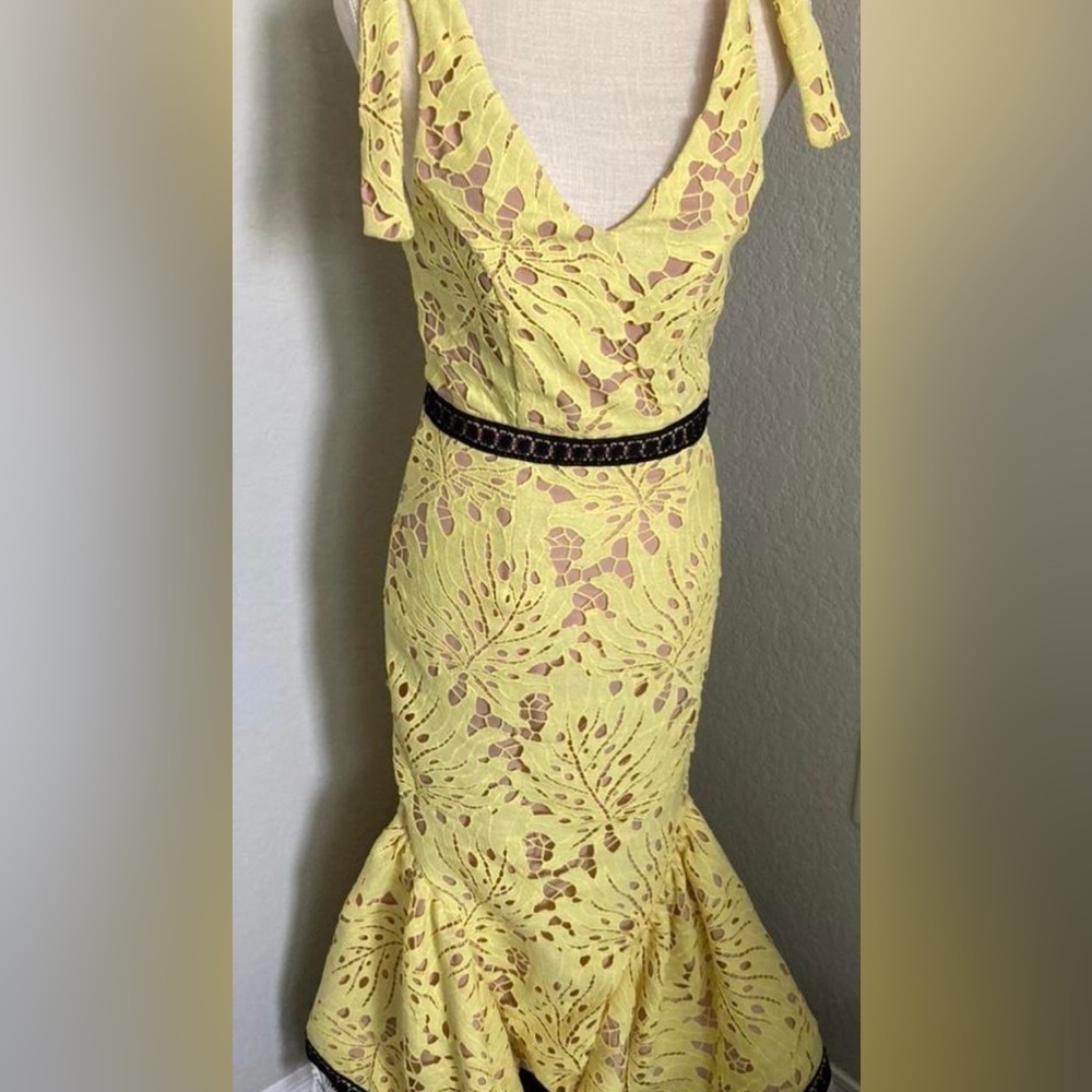 L'Atiste by Amy Yellow and Black Eyelet SZ S used a couple of times small defect